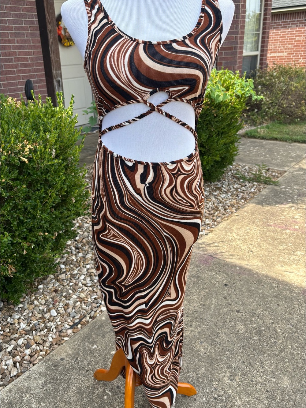 J for Justify Brown & Cream Swirl Cutout Maxi Dress